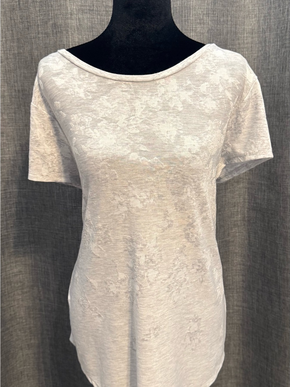 Vera Wang Pale Gray Burnout Scoop Neck Short Sleeve Tee